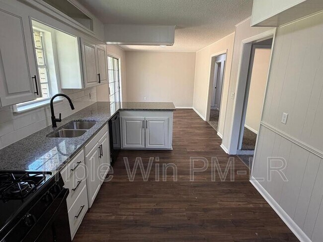 Building Photo - 17512 Bradshaw Rd