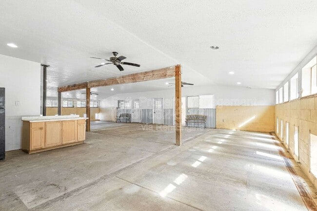 Building Photo - 17778 E Canary Creek Rd