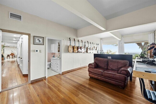 Building Photo - 8517 Grandview Dr