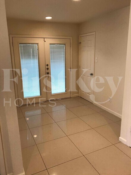 Building Photo - 1217 Meadow Creek Dr