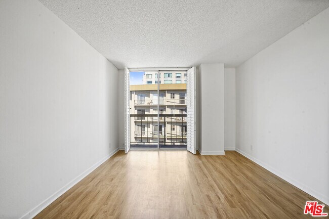 Building Photo - 10751 Wilshire Blvd