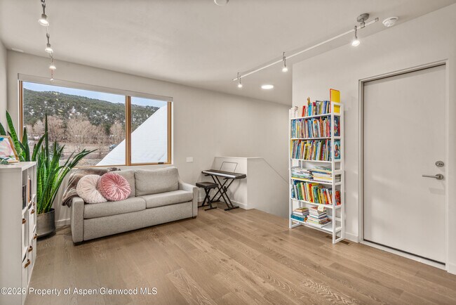 Building Photo - 113 Valley Ct