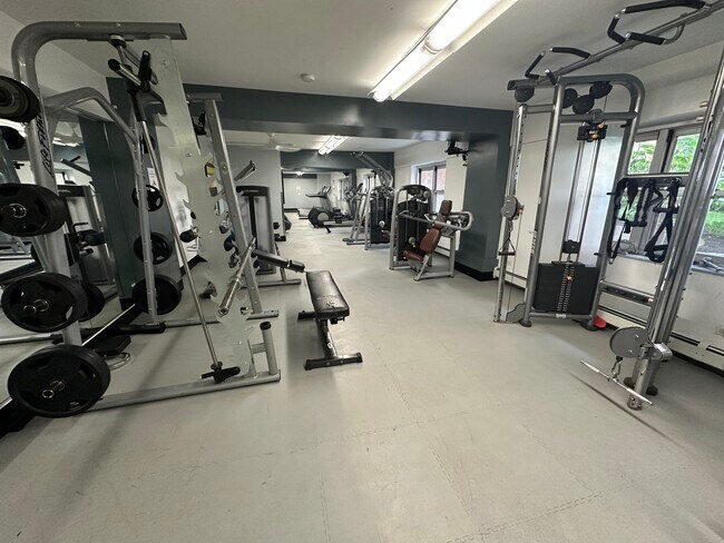 Building Photo - 4960 N Marine Dr