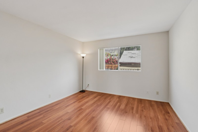 Building Photo - 700 E Cedar Ave