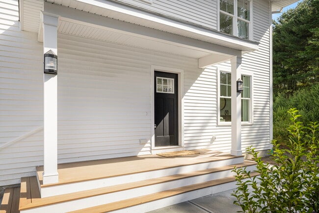 Building Photo - 50 S County Trl