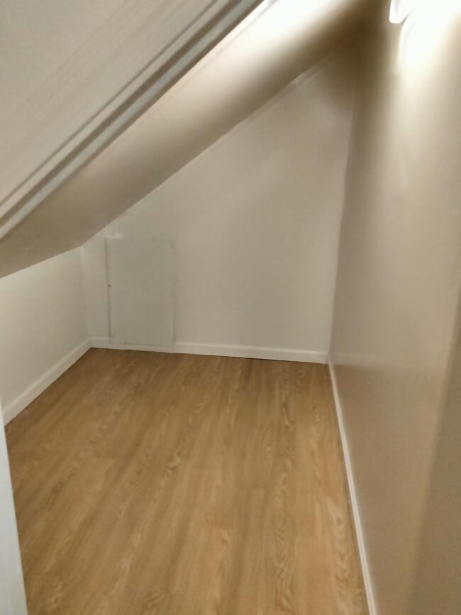 Building Photo - 15 Oak St