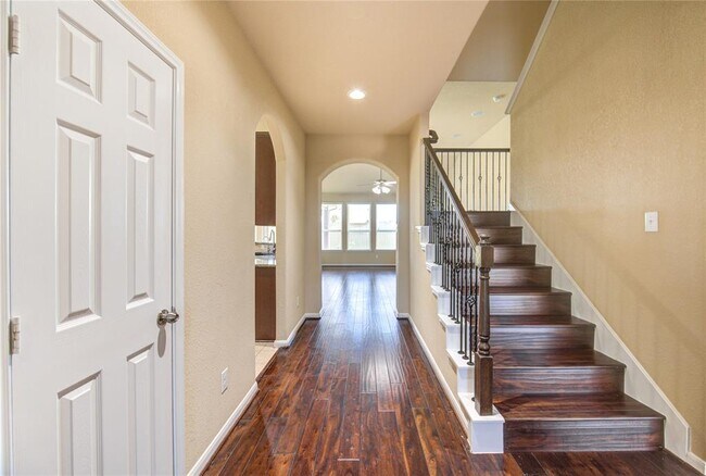 Building Photo - 6907 Stevenson Dr