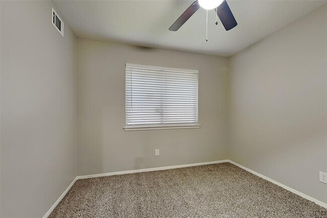 Building Photo - 9903 Jockey Club Dr