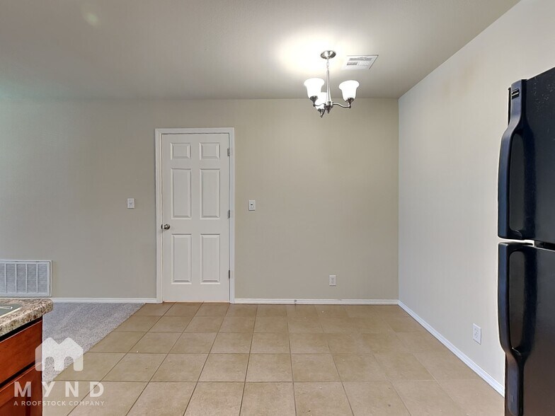 Building Photo - 5608 N 35th St