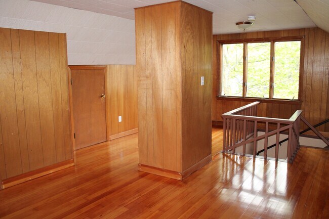 Building Photo - 6 Pleasant St