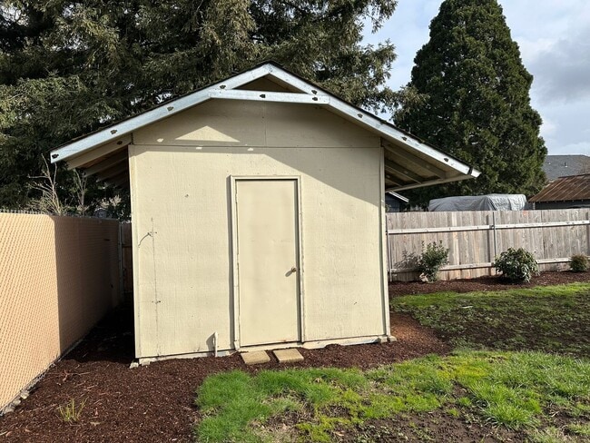 Building Photo - Cute 3-bedroom, 1-bathroom house in Springfield!