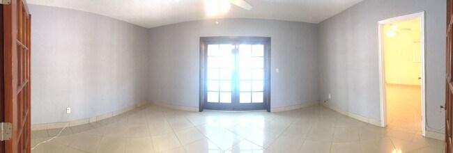 Building Photo - Miami Beach Home with a Pool!