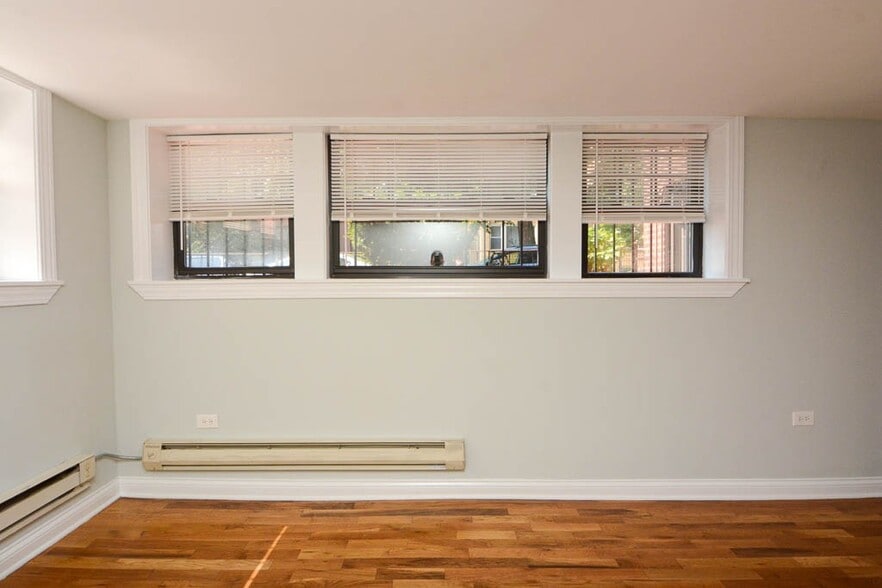 Building Photo - 4242 N Wolcott Ave