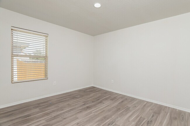 Building Photo - 10506 Goose Way