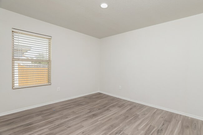 Building Photo - 10718 Goose Way