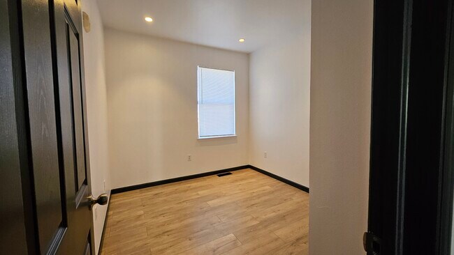 Building Photo - 14891 E Centrepoint Dr