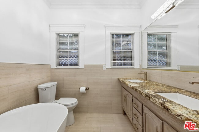 Building Photo - 641 N Martel Ave