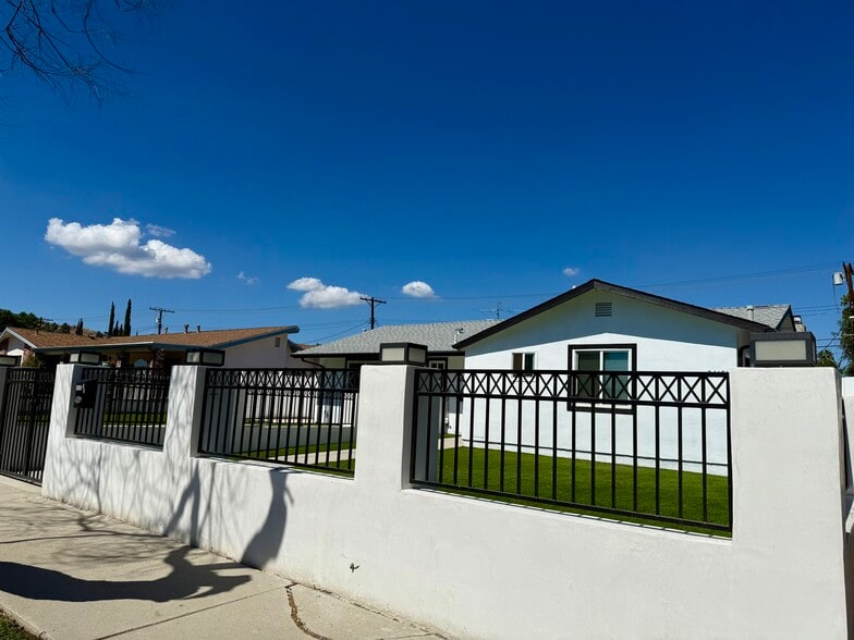 Building Photo - 24101 Victory Blvd