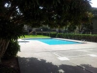 Building Photo - Nice 2 bed, 2 bath Condo with 1 Car Garage...