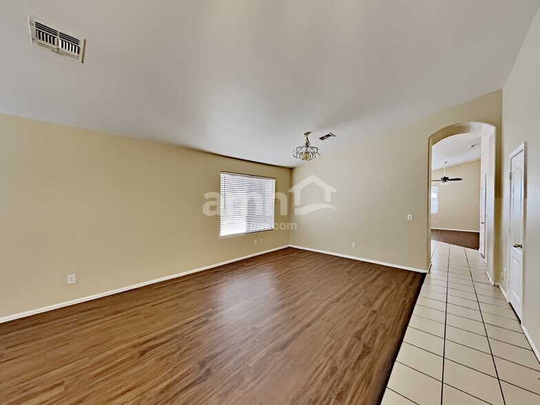 Building Photo - 7909 S 45th Ln