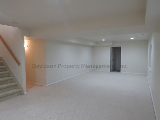 Building Photo - Beautiful 3 Bedroom Townhouse in Gleneagle, Gated Community!