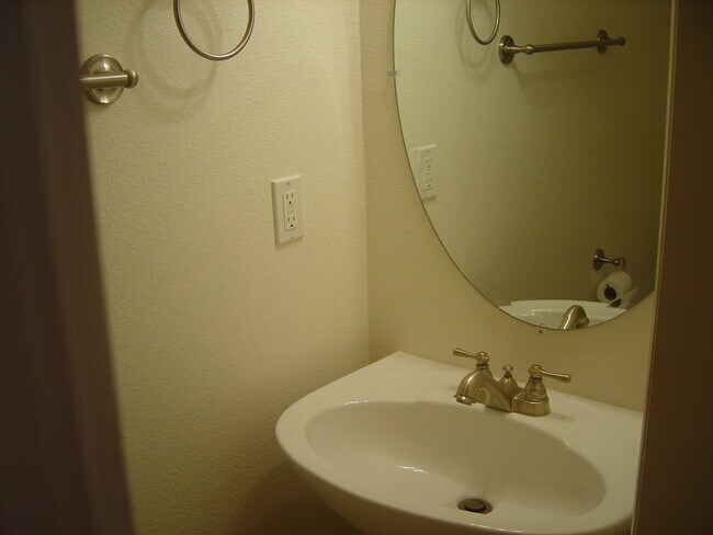 half bath near kitchen - 4147 Outlook Blvd