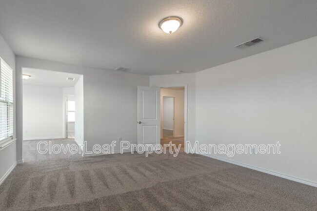 Building Photo - 308 Rustic Springs