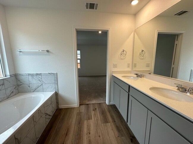 Building Photo - 346 Carmello