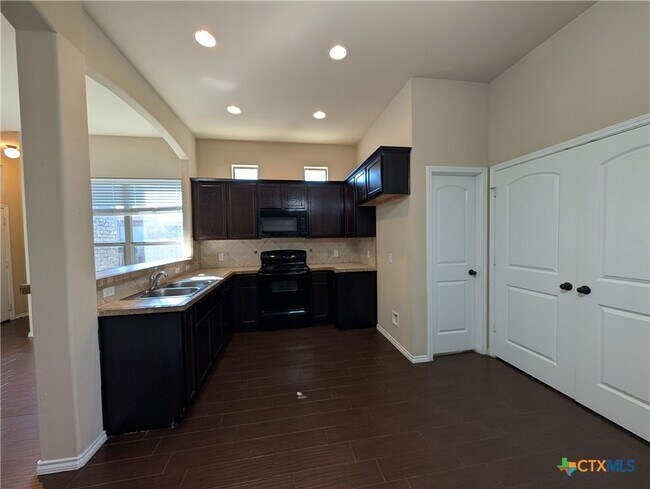 Building Photo - 957 Brown Rock Dr