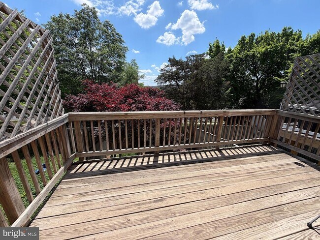 Building Photo - 565 Tuliptree Square NE