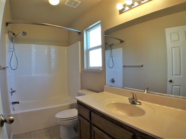 Building Photo - 573 E Eaton Rd