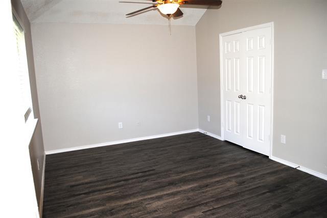 Building Photo - 305 N Elm St