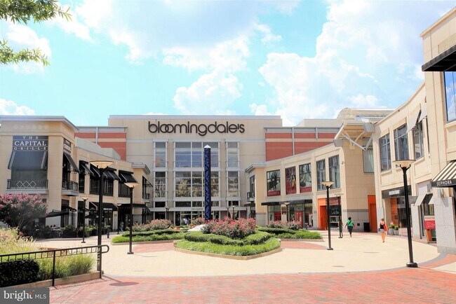 Building Photo - 5500 Friendship Blvd