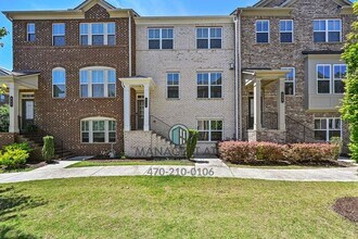 Building Photo - 4-bedroom, 3.5-bathroom townhome in Suwanee Walk!