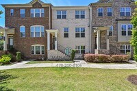 Building Photo - 4-bedroom, 3.5-bathroom townhome in Suwanee Walk!