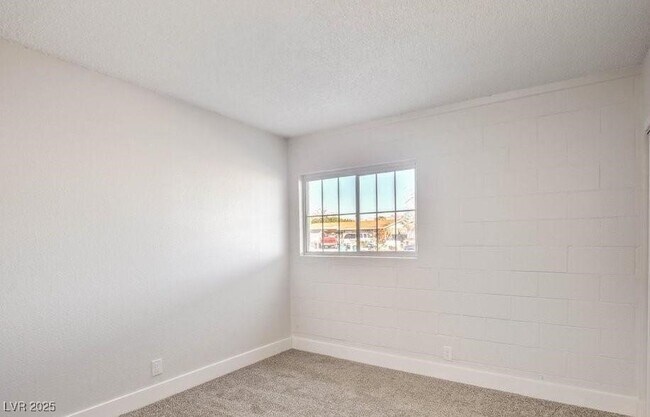 Building Photo - 2033 Hassell Ave