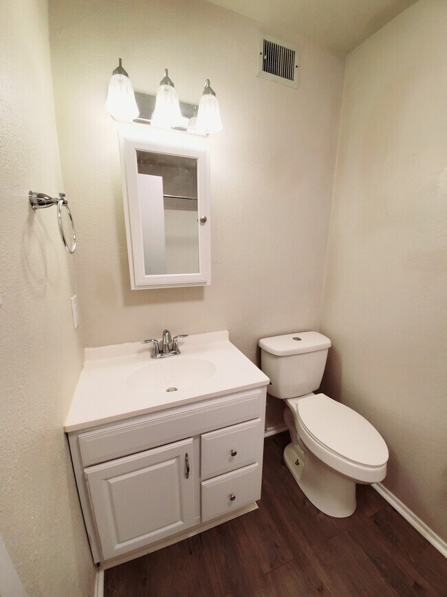 Bathroom 1 - 1706 Live Oak Pl