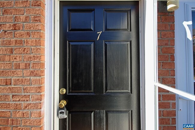 Building Photo - 2114 Ivy Rd