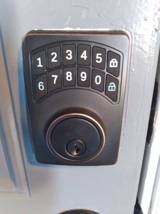 Building Photo - 2301 Carlton Dr