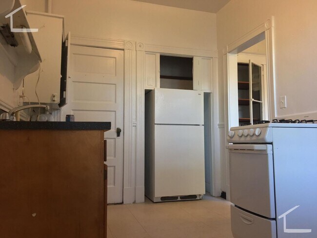 Building Photo - No Brokers Fee, No Security Deposit, heat,...