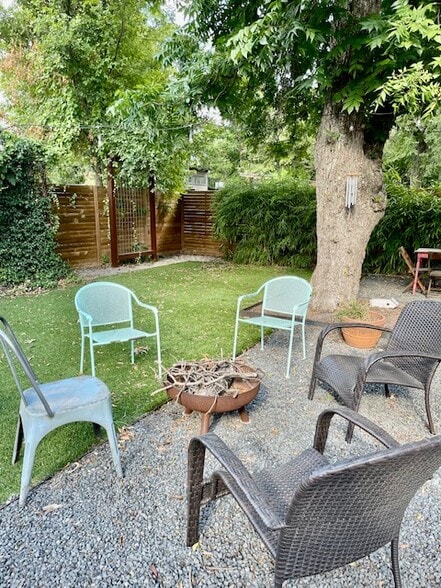 Building Photo - 3006 Govalle Ave