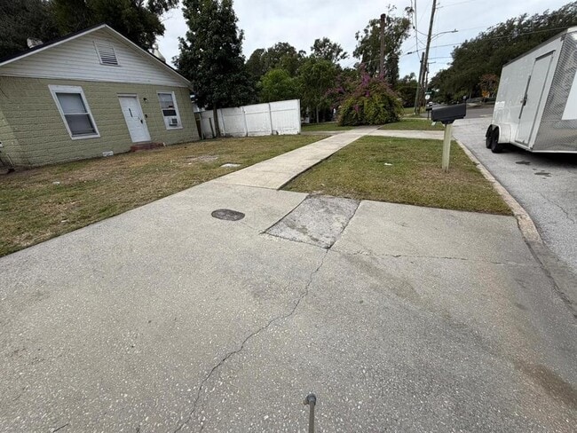 Building Photo - 638 Columbia St