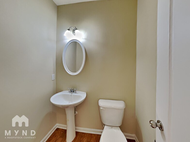 Building Photo - 1313 Stone Bay Dr SW