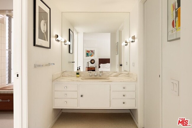 Building Photo - 4965 Calvin Ave