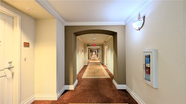 Building Photo - 580 W Main St