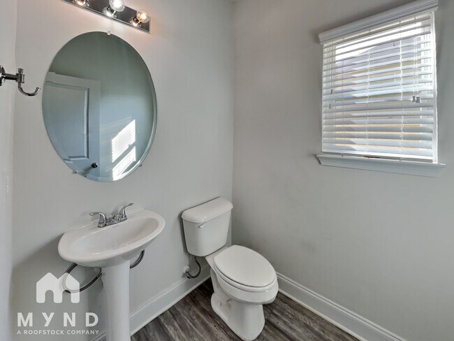 Building Photo - 464 Vandenburg Dr