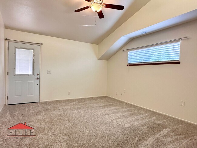 Building Photo - BEAUTIFUL HERITAGE HOME AVAILABLE NOW!