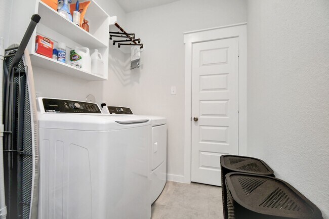 Building Photo - 4653 Cleo Day Dr