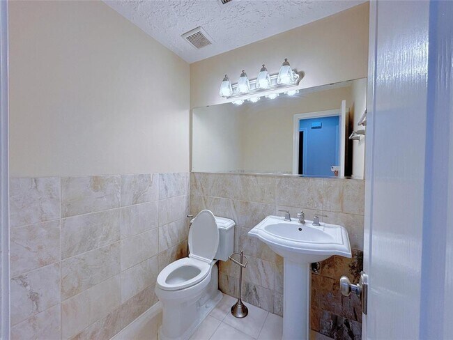 Building Photo - 14718 Atterbury Dr