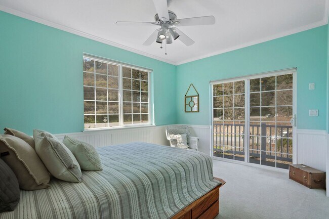 Building Photo - Spectacular Water Front Home With a Short Term  Lease to Start!